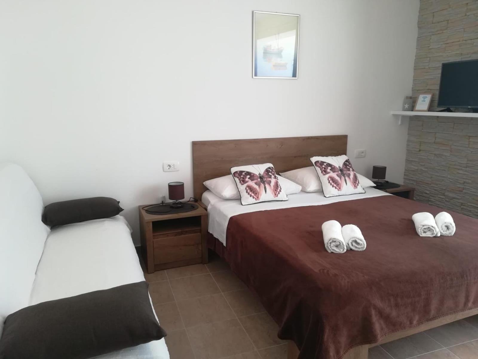 Apartmani “Kresimir” أوميس المظهر الخارجي الصورة