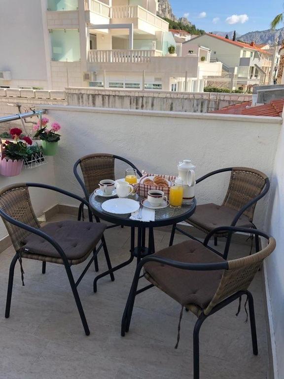 Apartmani “Kresimir” أوميس المظهر الخارجي الصورة