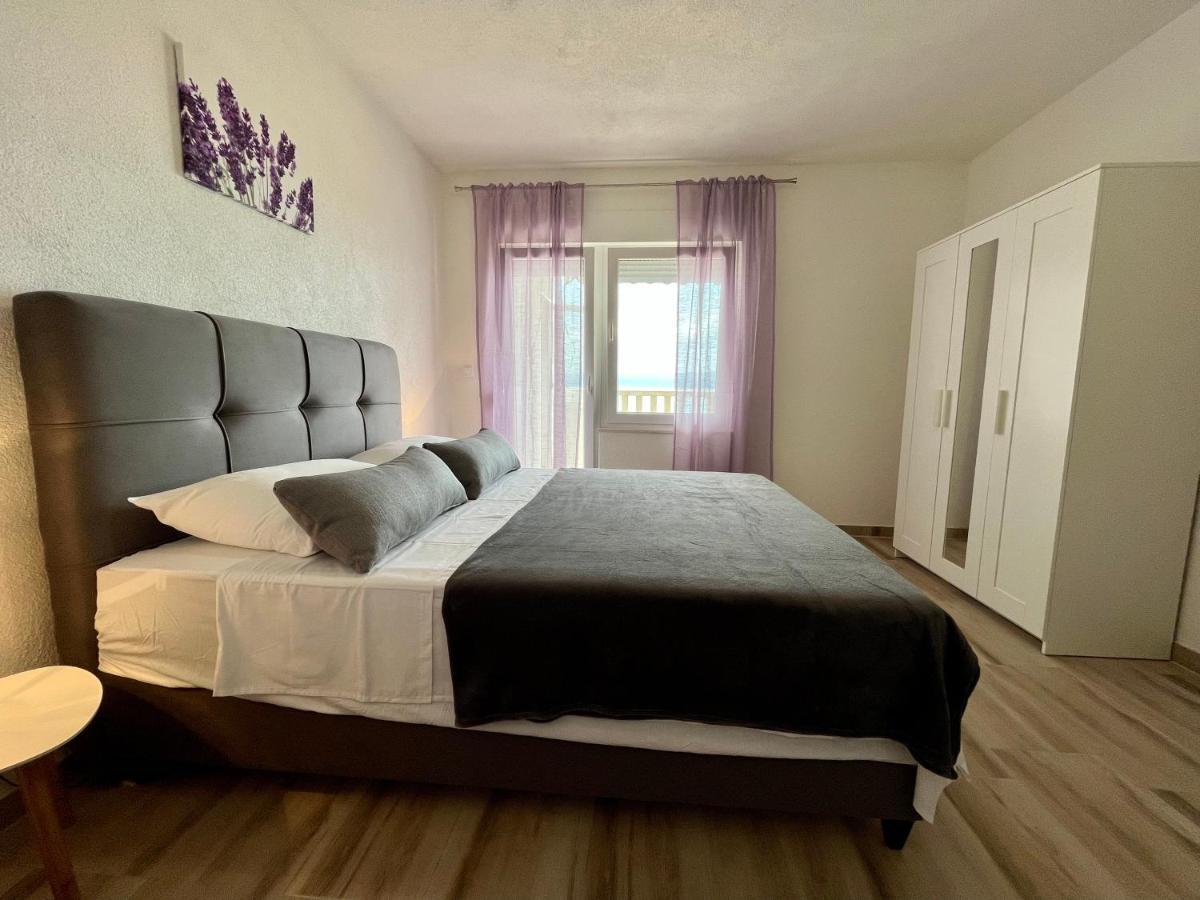 Apartmani “Kresimir” أوميس المظهر الخارجي الصورة