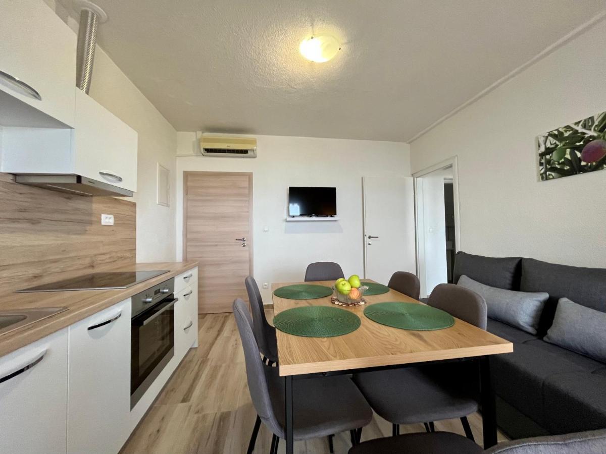Apartmani “Kresimir” أوميس المظهر الخارجي الصورة
