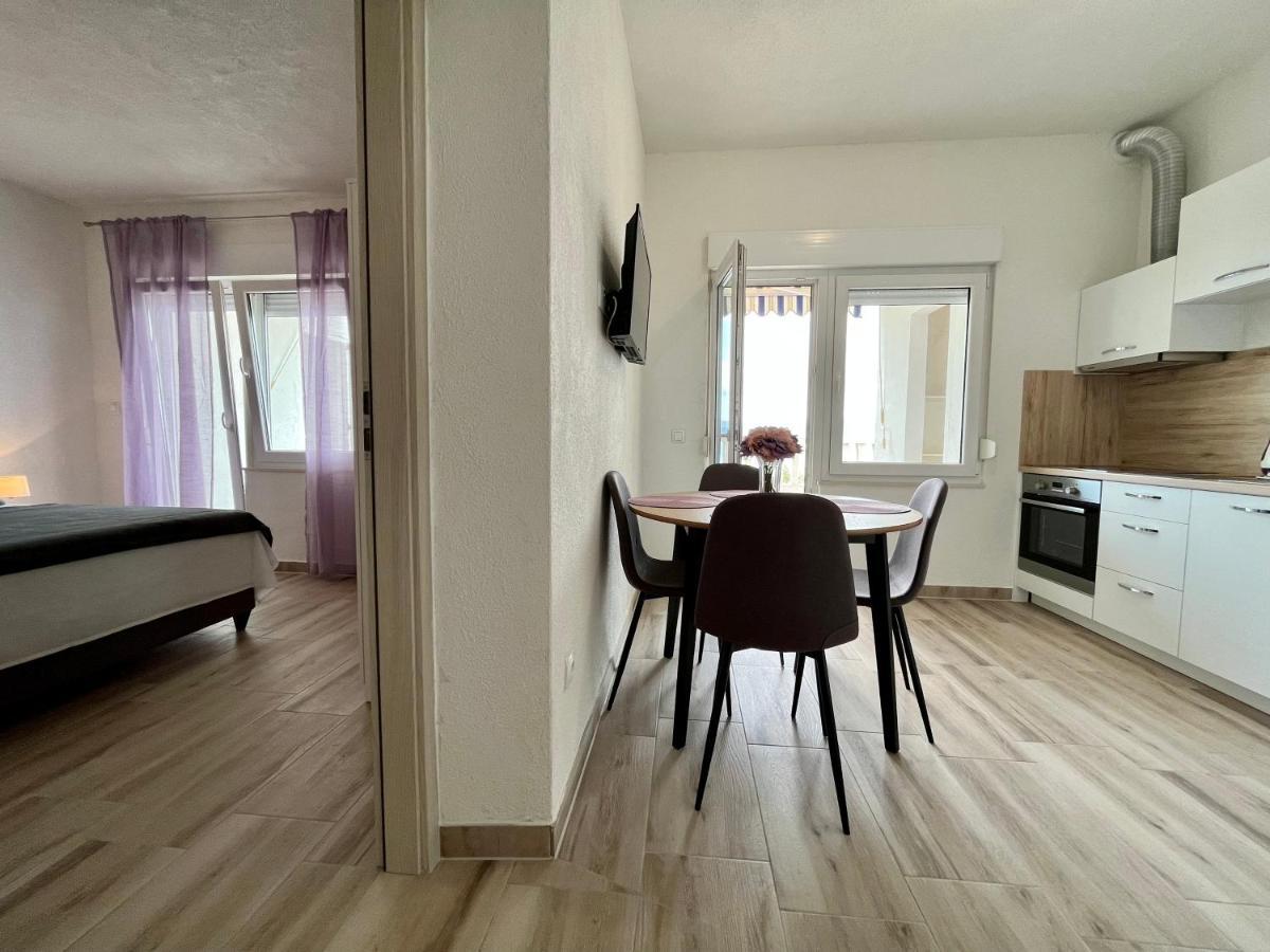 Apartmani “Kresimir” أوميس المظهر الخارجي الصورة