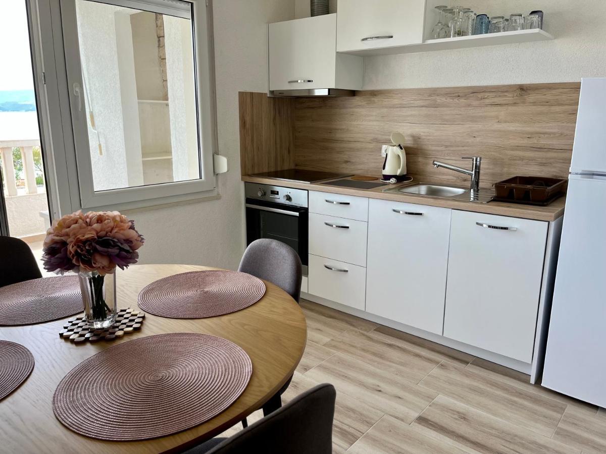Apartmani “Kresimir” أوميس المظهر الخارجي الصورة