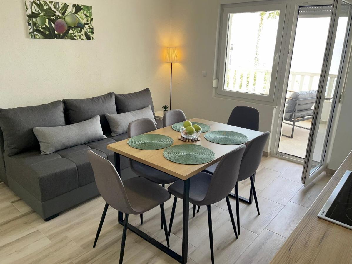 Apartmani “Kresimir” أوميس المظهر الخارجي الصورة