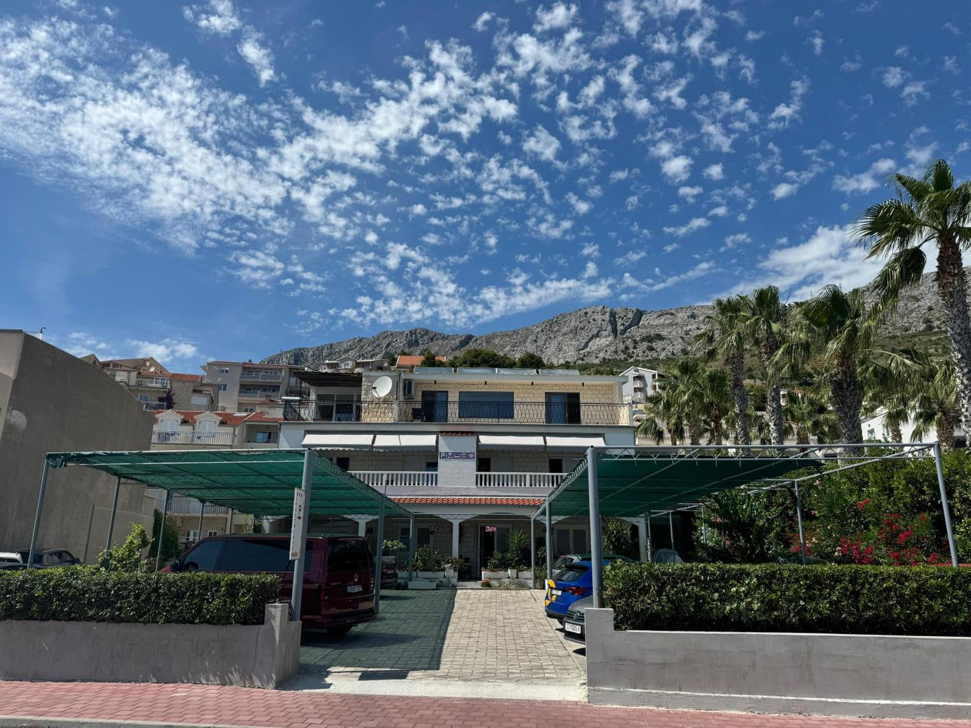 Apartmani “Kresimir” أوميس المظهر الخارجي الصورة