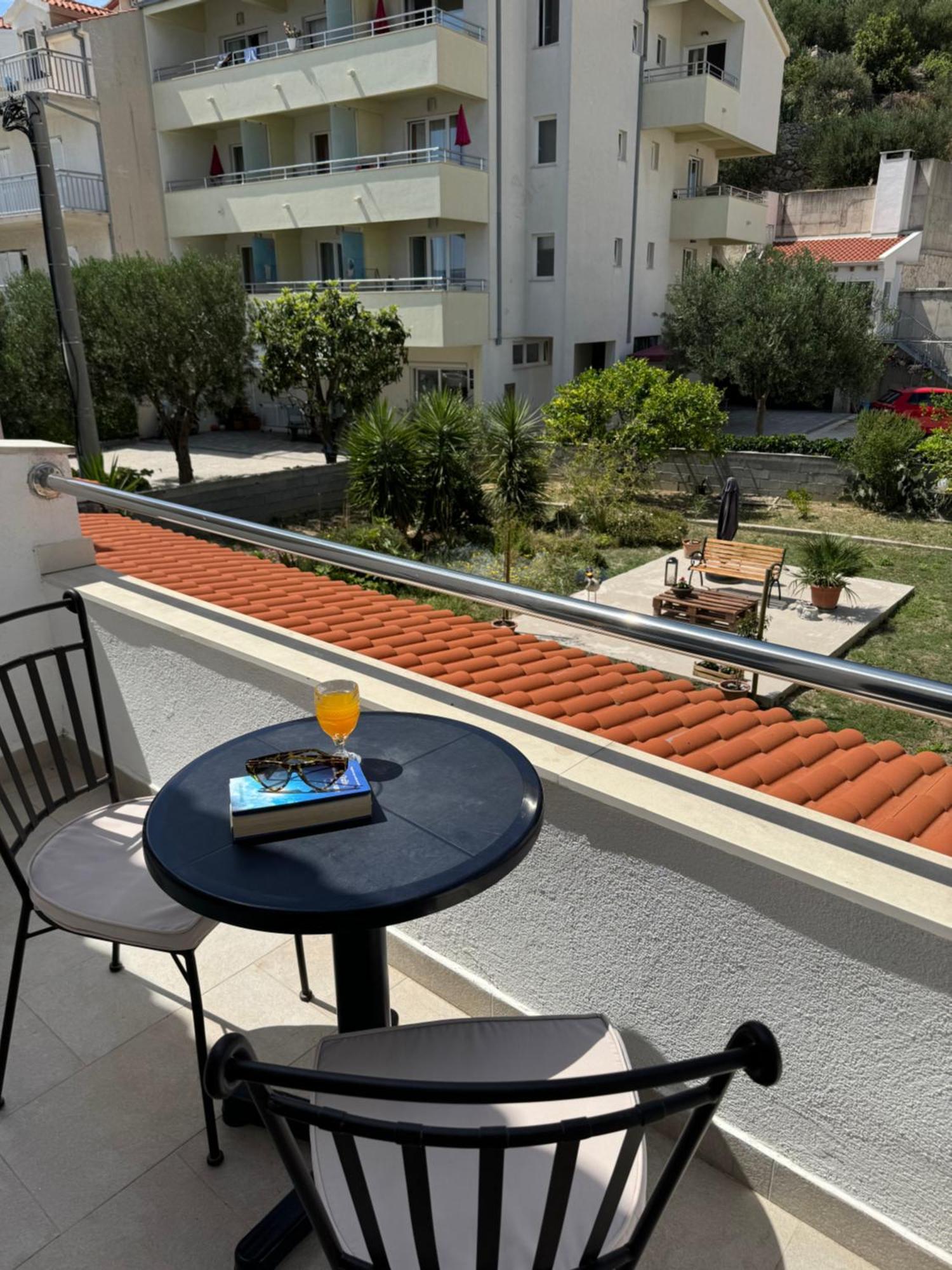 Apartmani “Kresimir” أوميس المظهر الخارجي الصورة