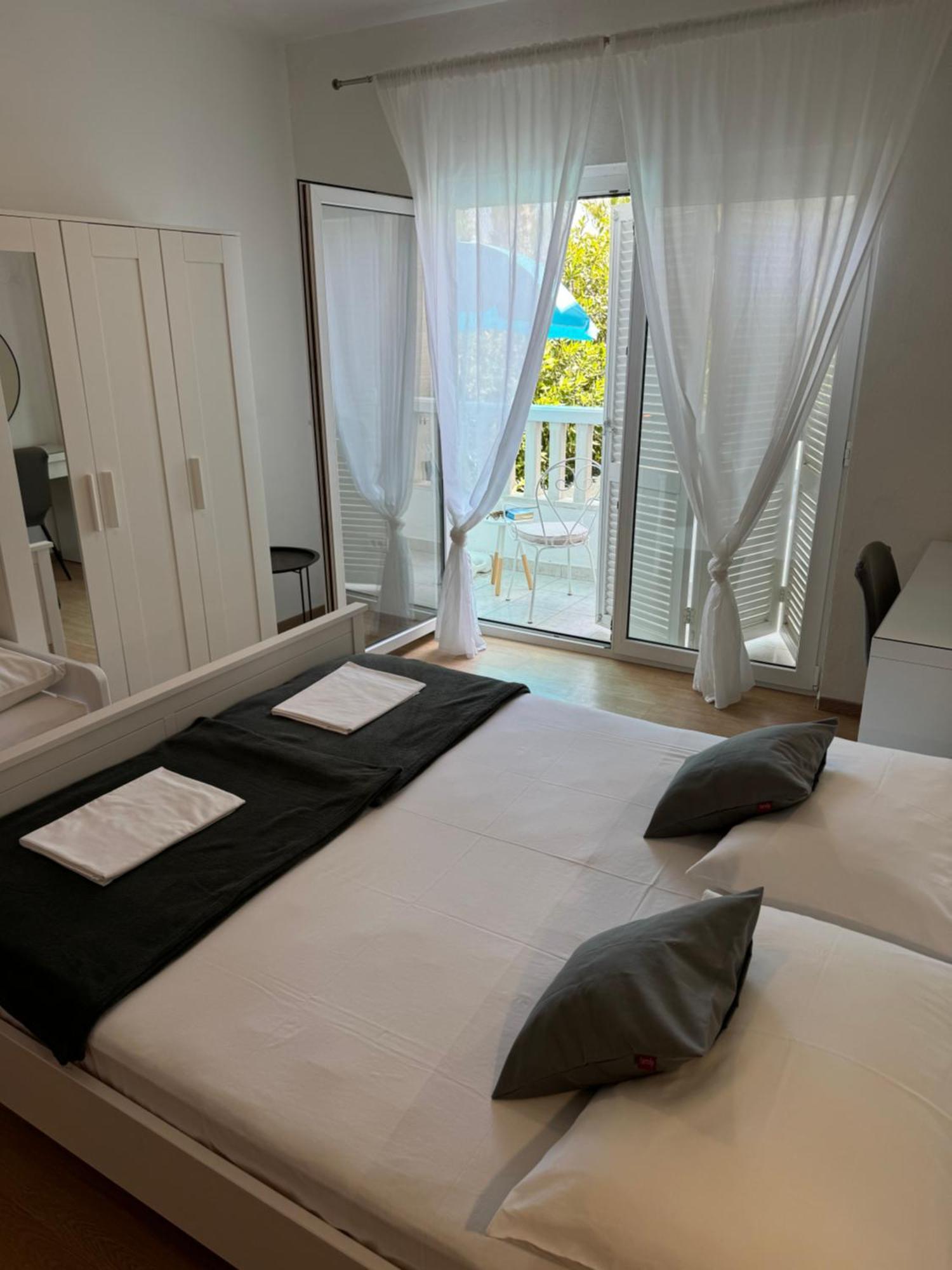 Apartmani “Kresimir” أوميس المظهر الخارجي الصورة