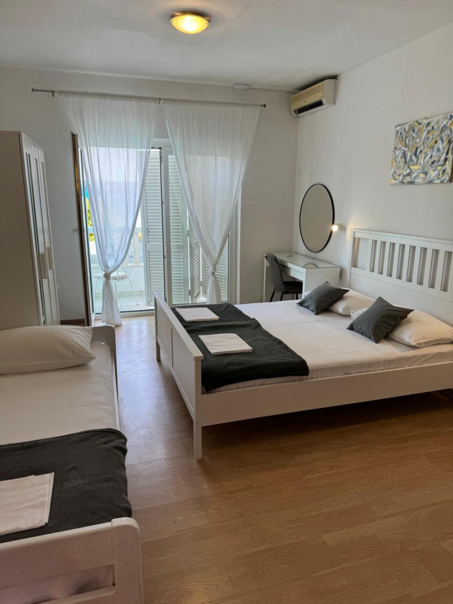 Apartmani “Kresimir” أوميس المظهر الخارجي الصورة