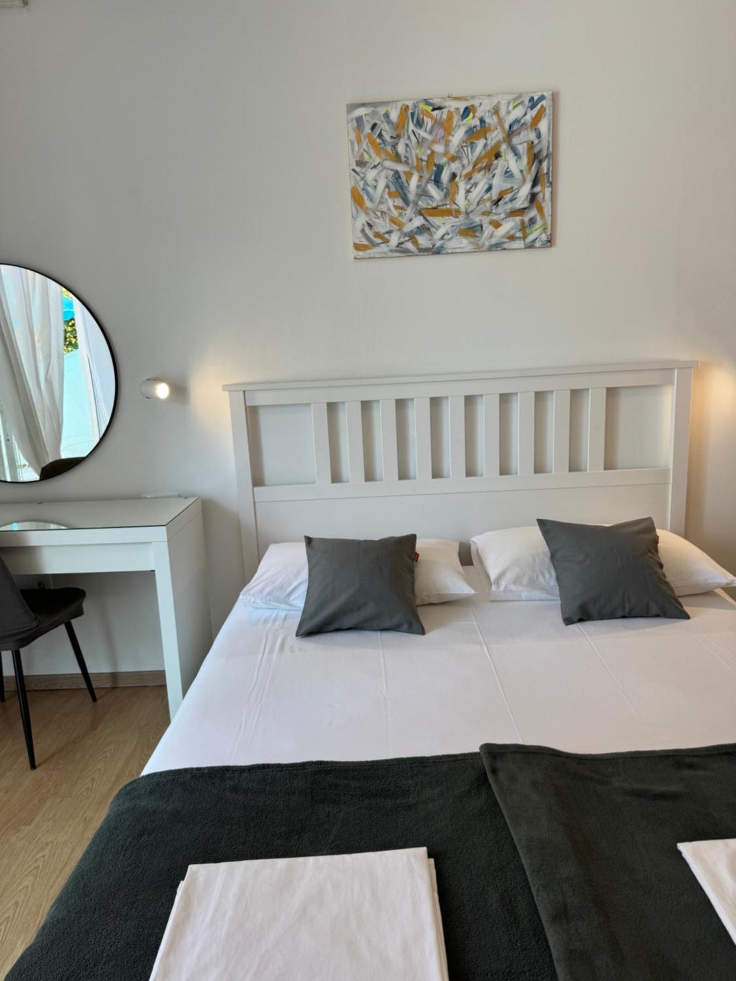 Apartmani “Kresimir” أوميس المظهر الخارجي الصورة
